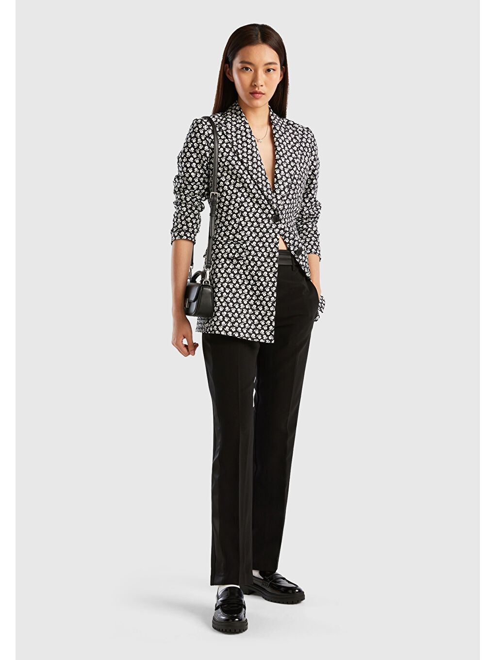 Kadın Siyah Regular Fit Yanı Saten Şeritli Pantolon-4