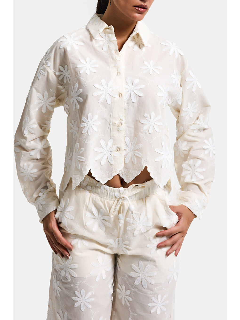 Bej Kadın Taş Renk Crop Papatya Desenli Özel Tasarım Gömlek