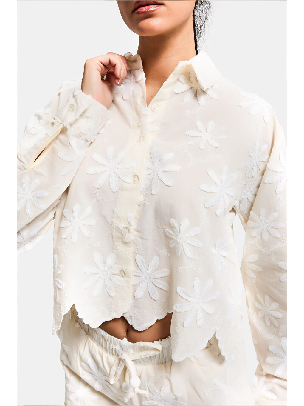 Bej Kadın Taş Renk Crop Papatya Desenli Özel Tasarım Gömlek-4