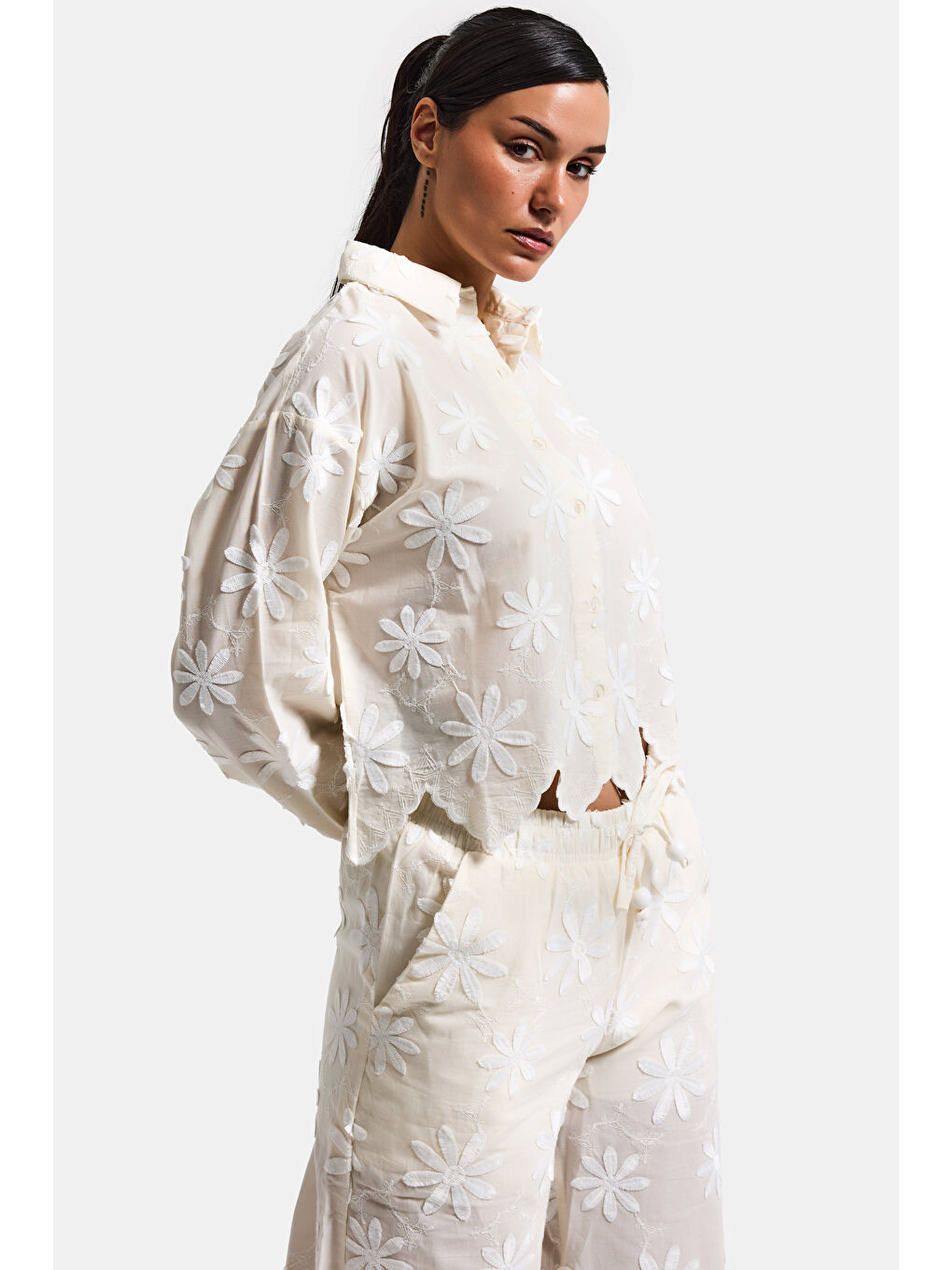 Bej Kadın Taş Renk Crop Papatya Desenli Özel Tasarım Gömlek-5