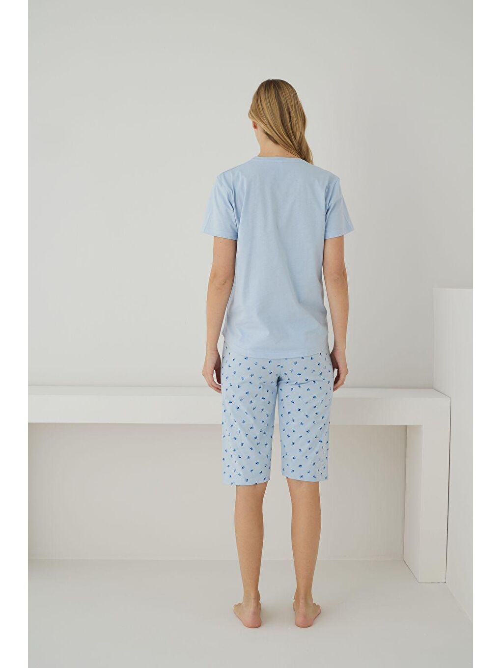 Kadın %100 Organik Pamuk Mavi Çiçek Desenli Kısa Kollu Kapri Doğal Pijama Takımı-2