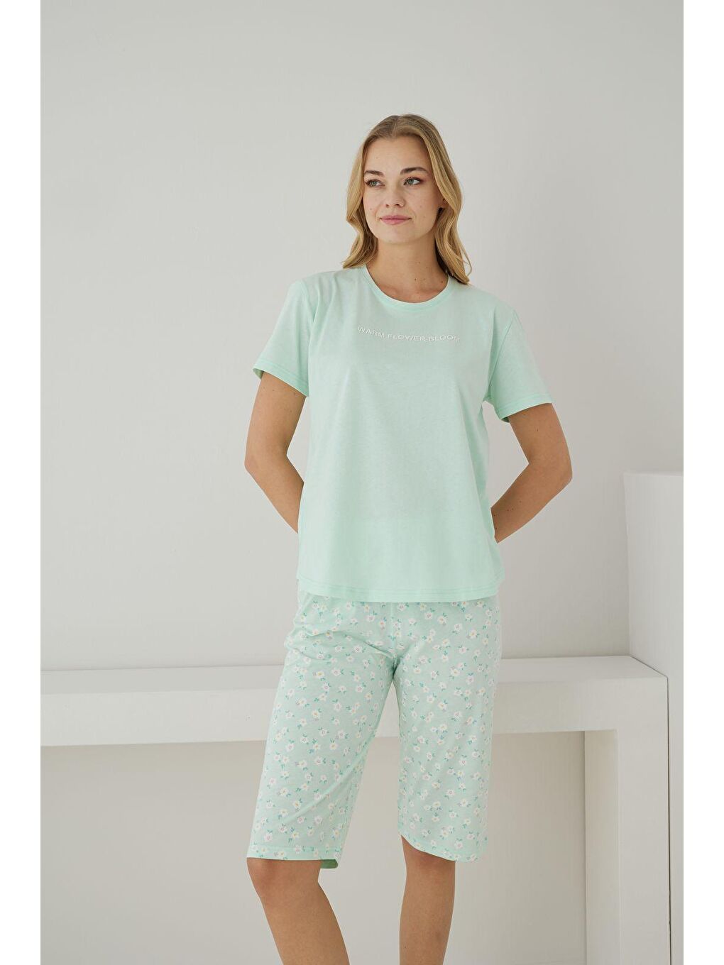 Yeşil Kadın %100 Organik Pamuk Mint Çiçek Desenli Kısa Kollu Kapri Doğal Pijama Takımı