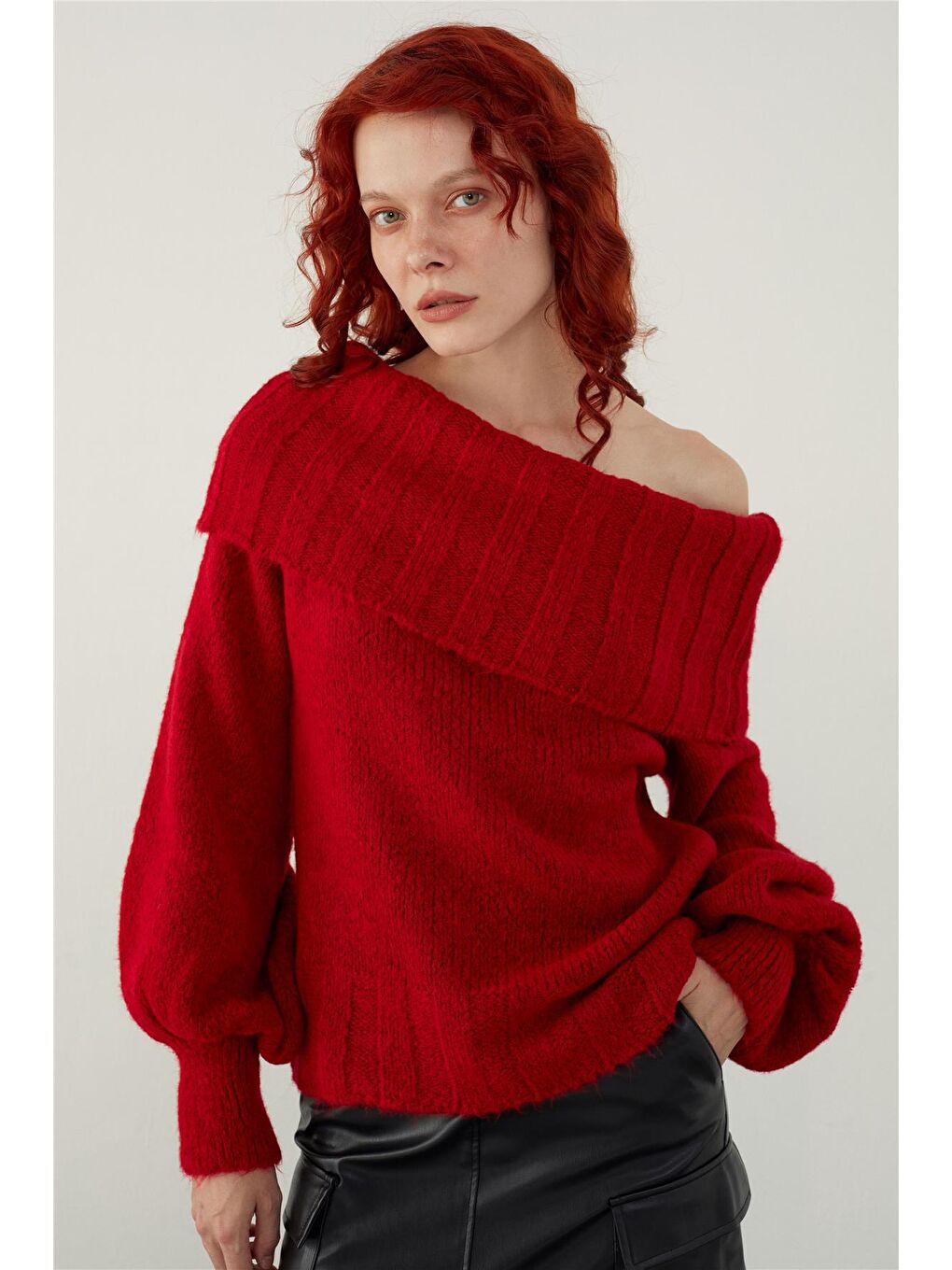 Kırmızı Madonna Yaka Balon Kol Triko Kazak