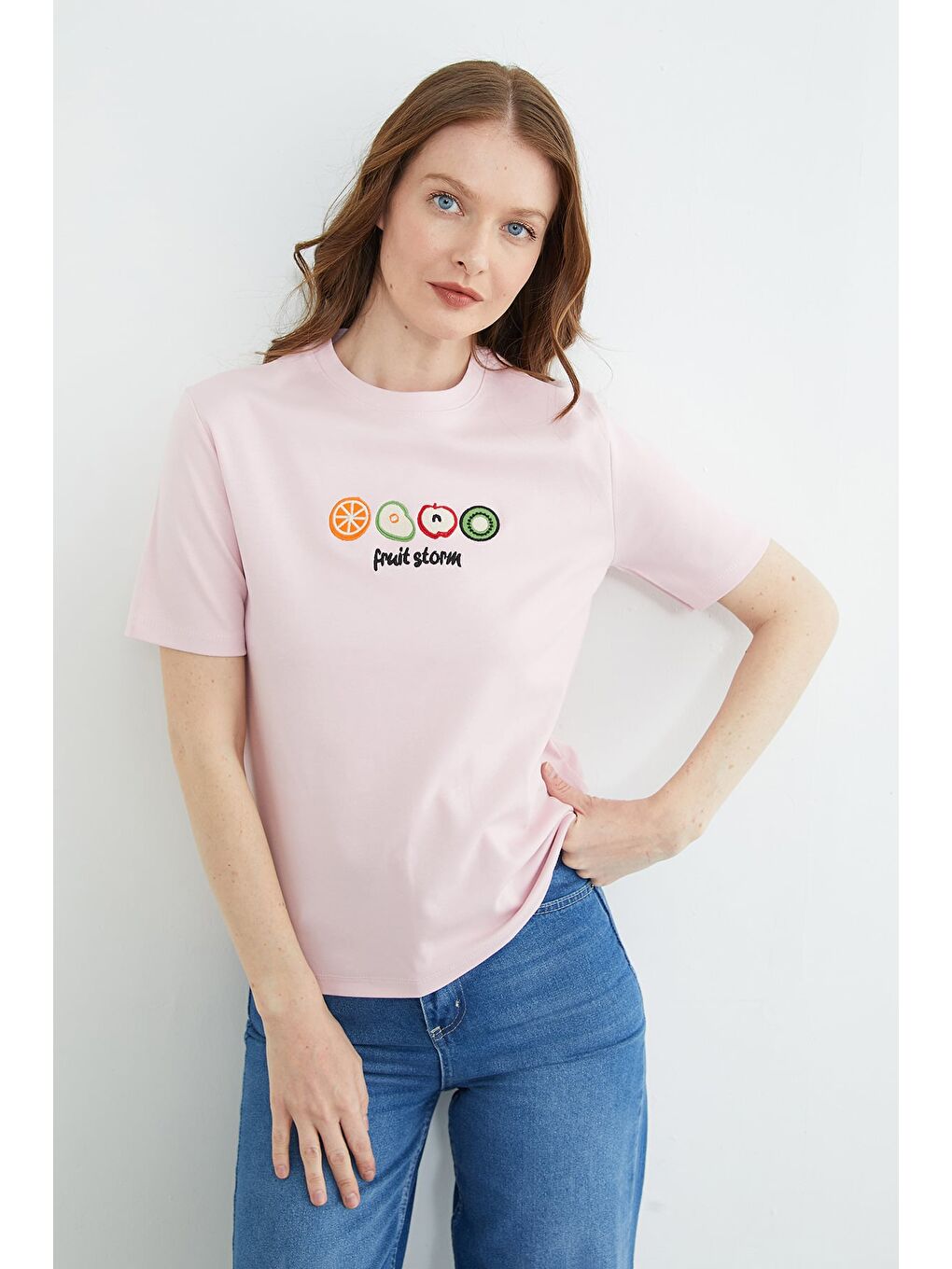 Pembe Meyve Nakışlı Bisiklet Yaka Tişört