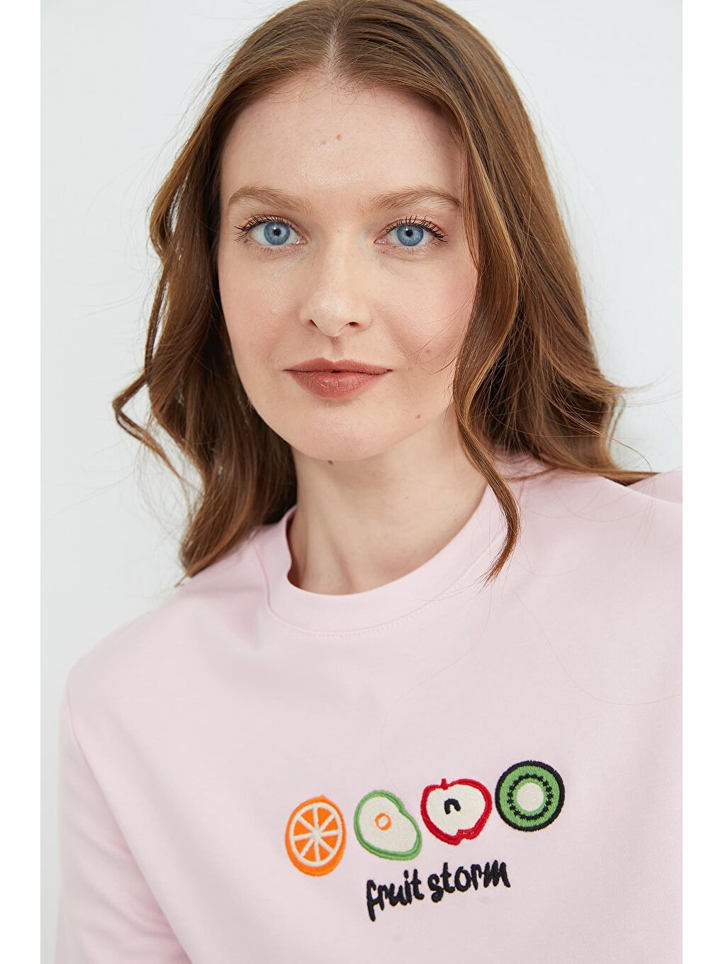 Pembe Meyve Nakışlı Bisiklet Yaka Tişört-3