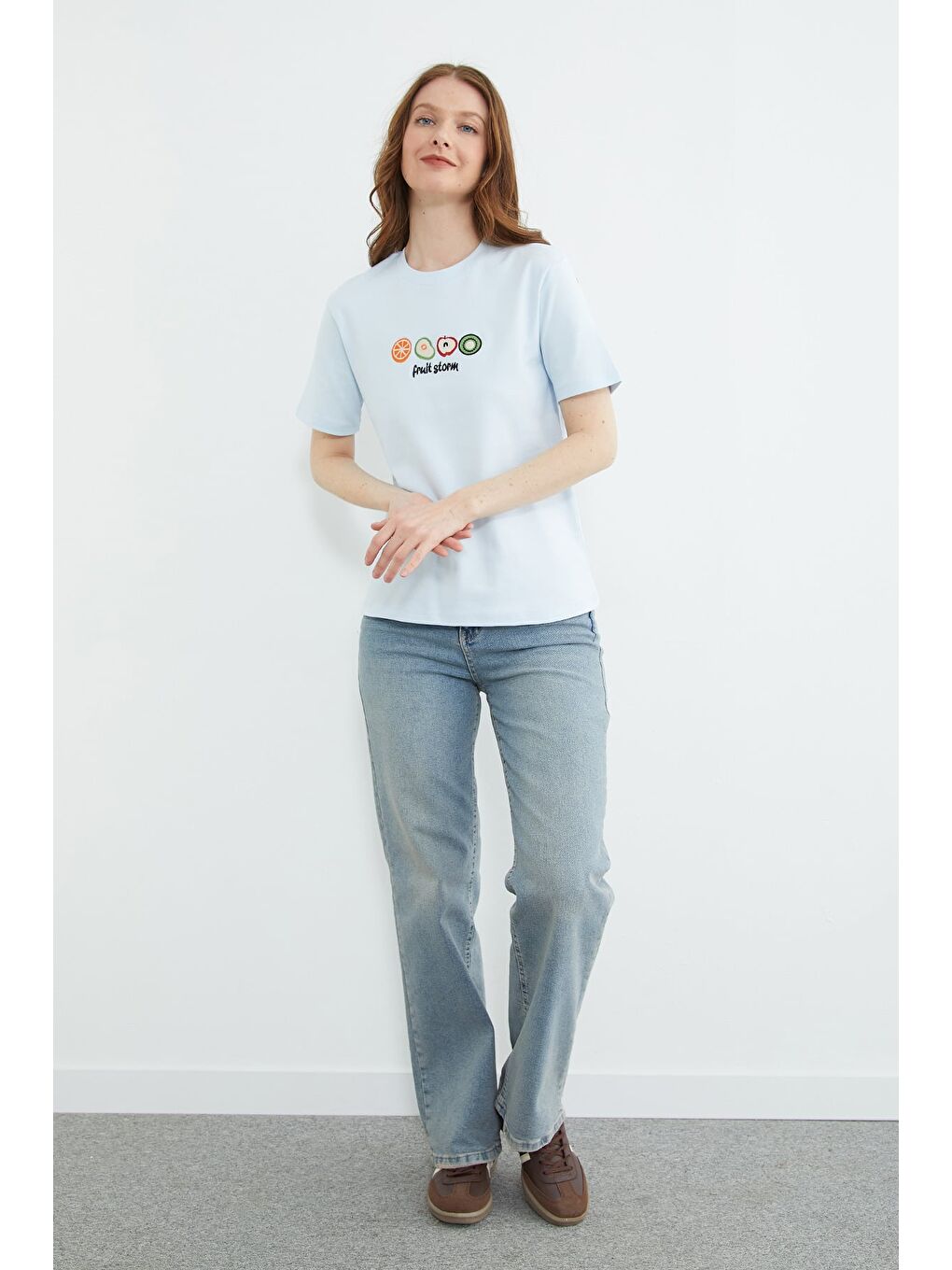 Mavi Meyve Nakışlı Bisiklet Yaka Tişört-2