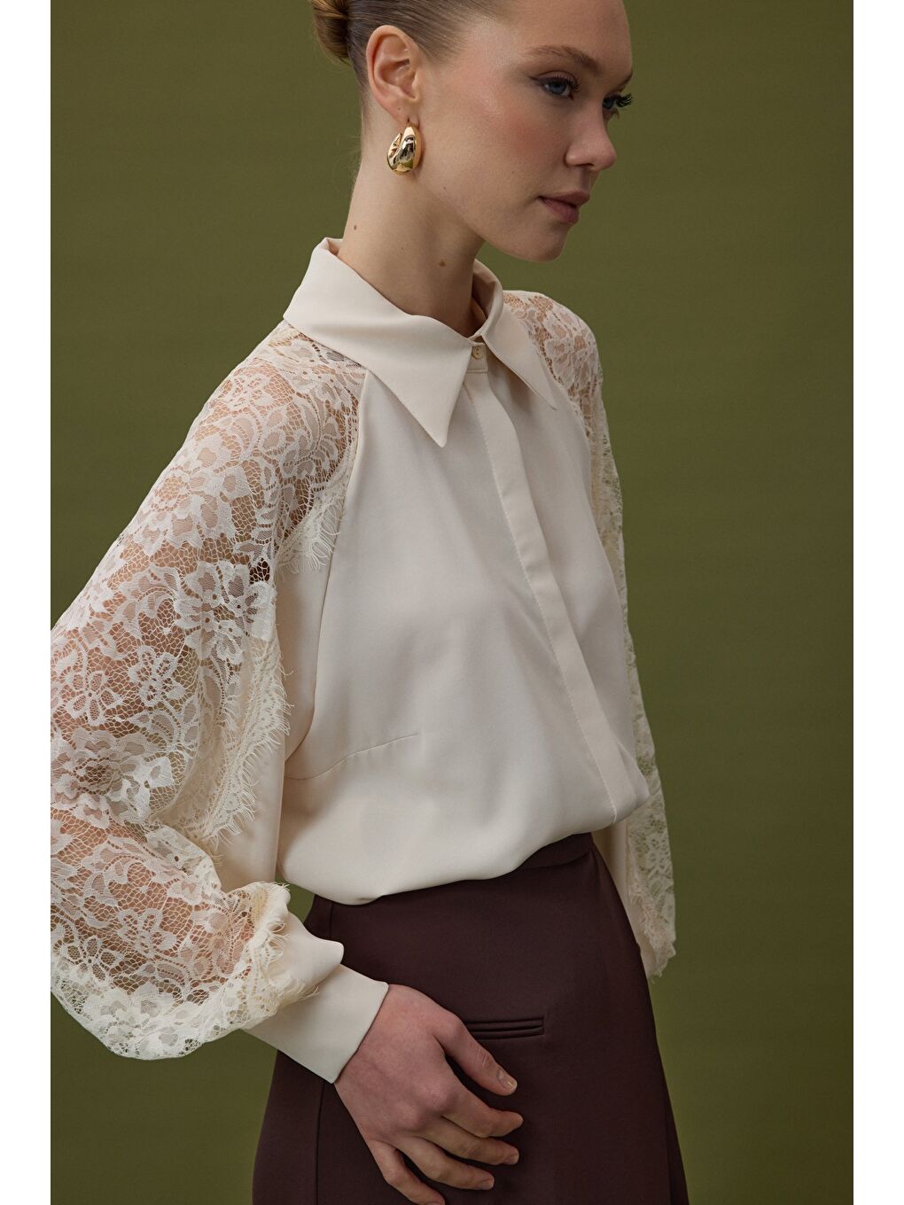 Kolları Dantel Detaylı Gömlek - Bej-1