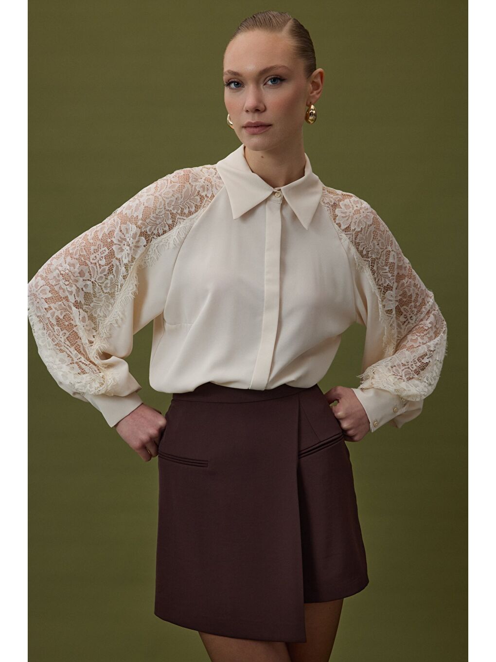 Kolları Dantel Detaylı Gömlek - Bej-4
