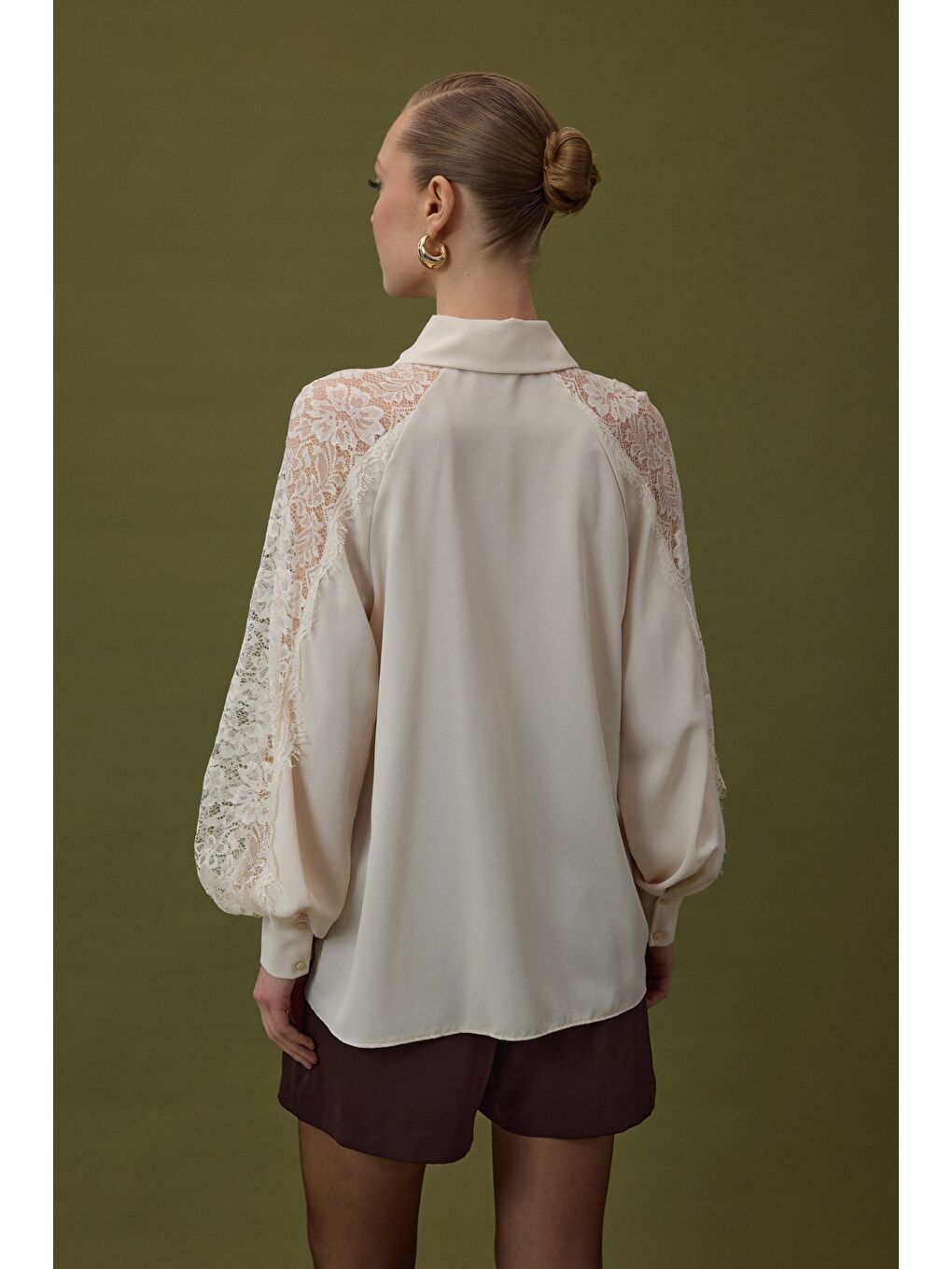 Kolları Dantel Detaylı Gömlek - Bej-6