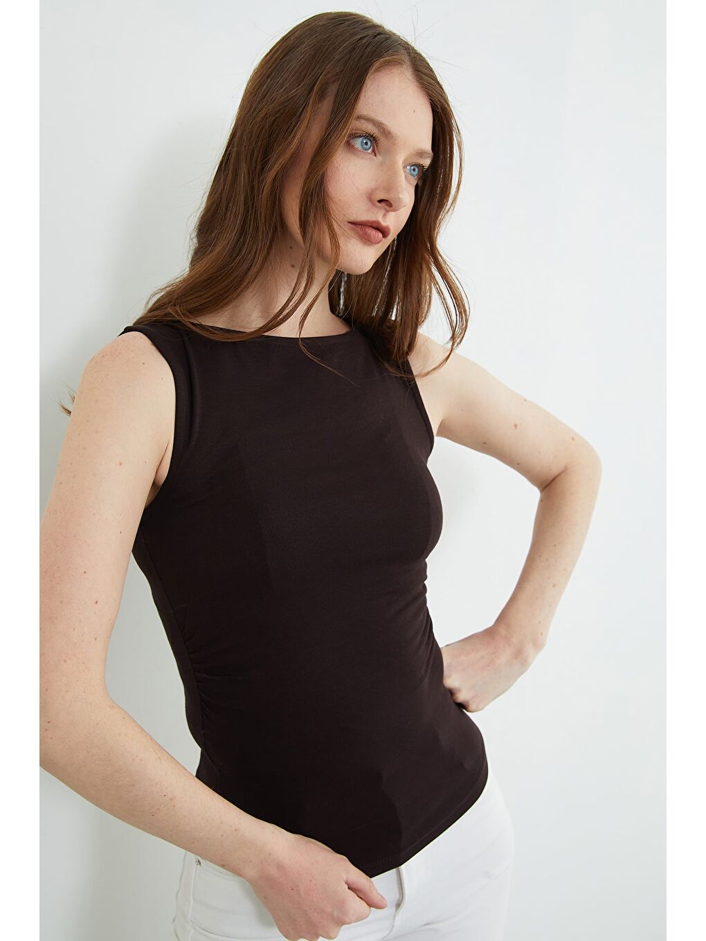 Kahverengi Yanları Drapeli Kayık Yaka Bluz-4