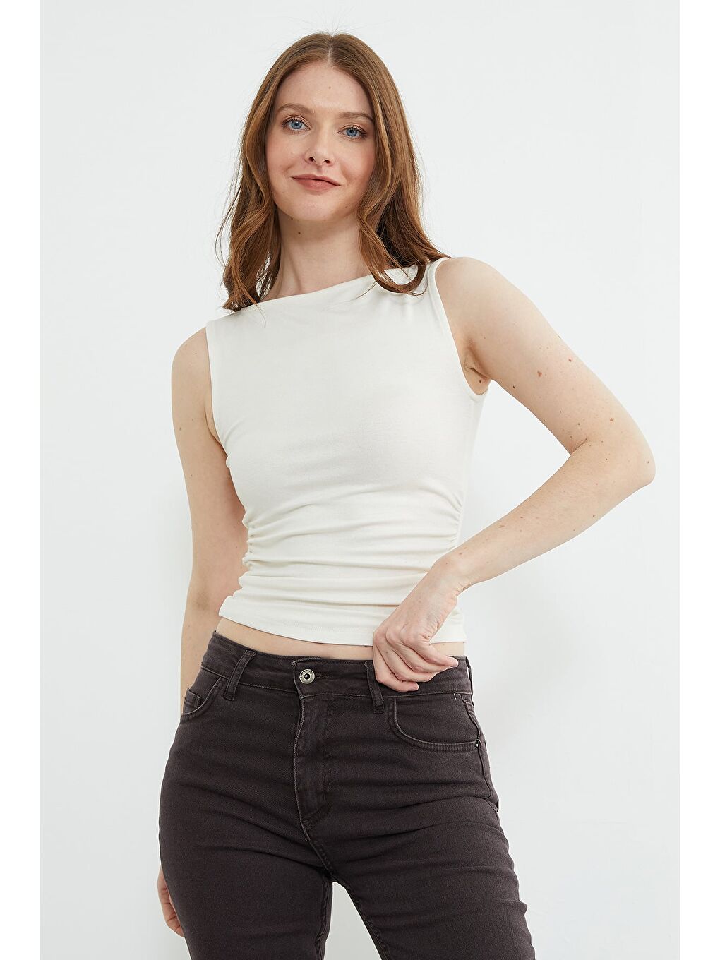 Ekru Yanları Drapeli Kayık Yaka Bluz