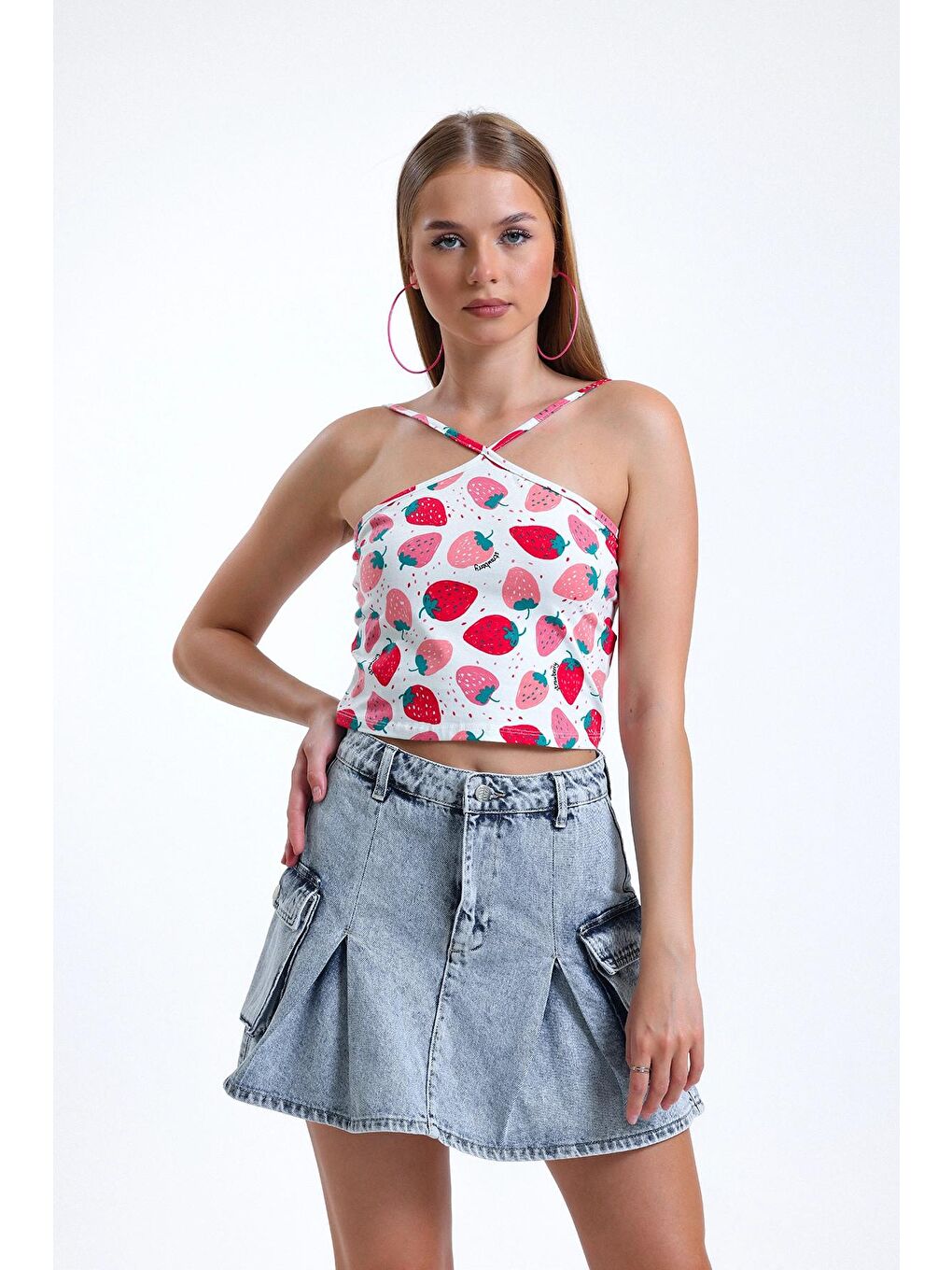 Beyaz Önü Çapraz İnce Askılı Desenli Normal Kalıp Elastanlı Crop Bluz IHR-U-2-1