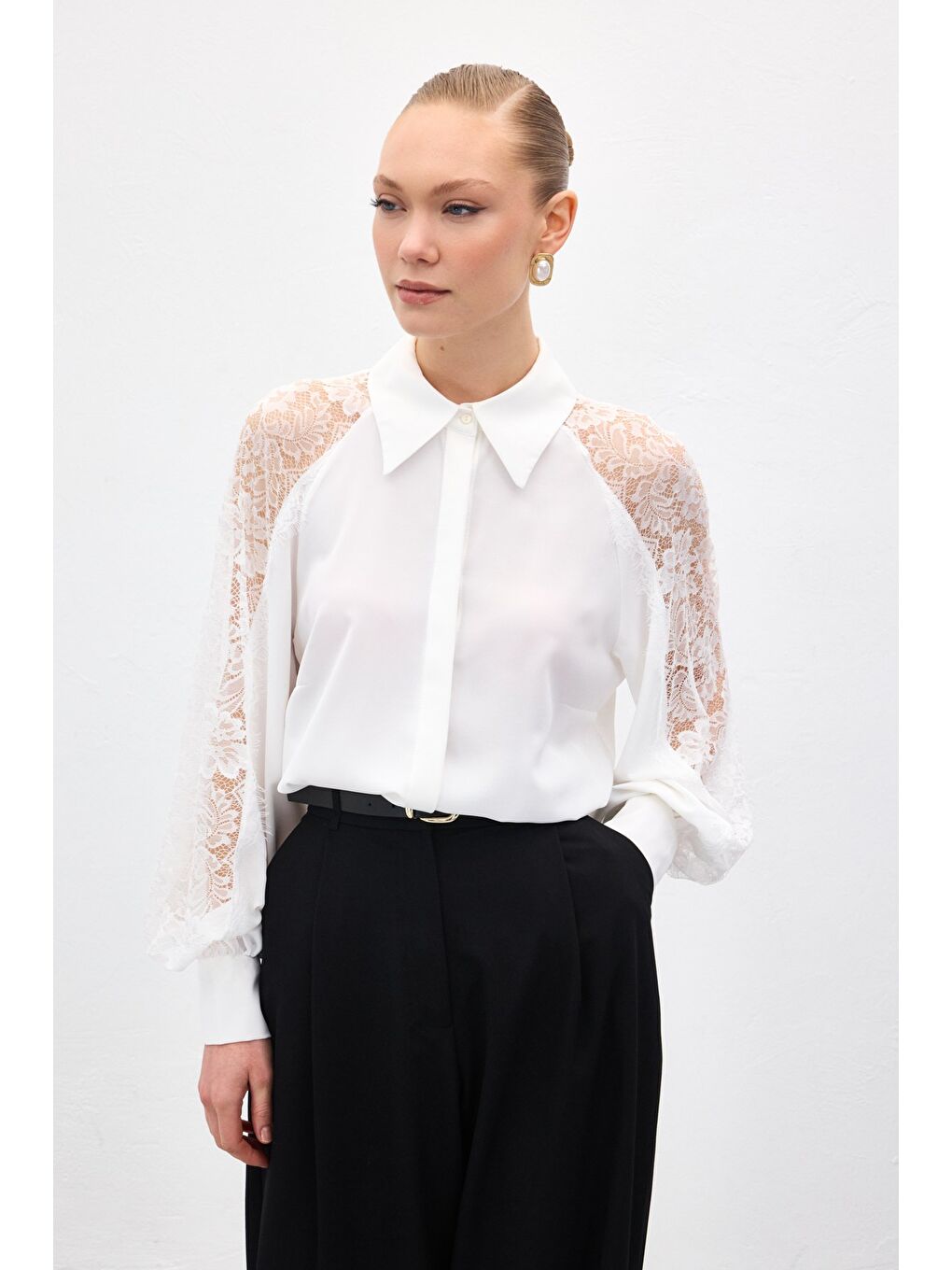 Kolları Dantel Detaylı Gömlek - Ekru-3