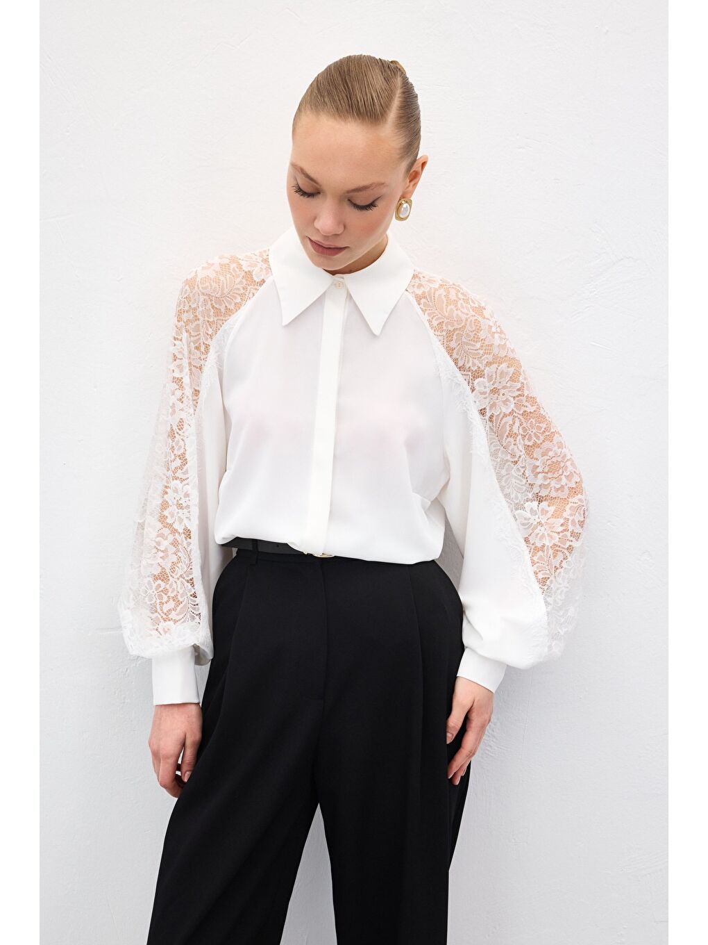 Kolları Dantel Detaylı Gömlek - Ekru-4