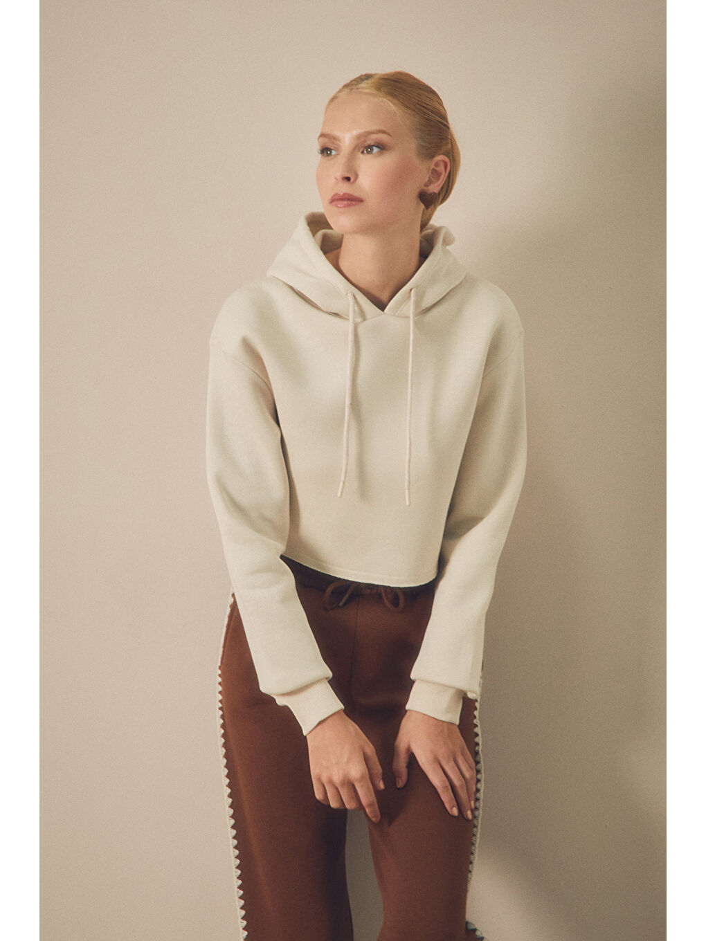 Fullamoda Bej Basic Kapüşonlu Crop Sweatshirt - 2