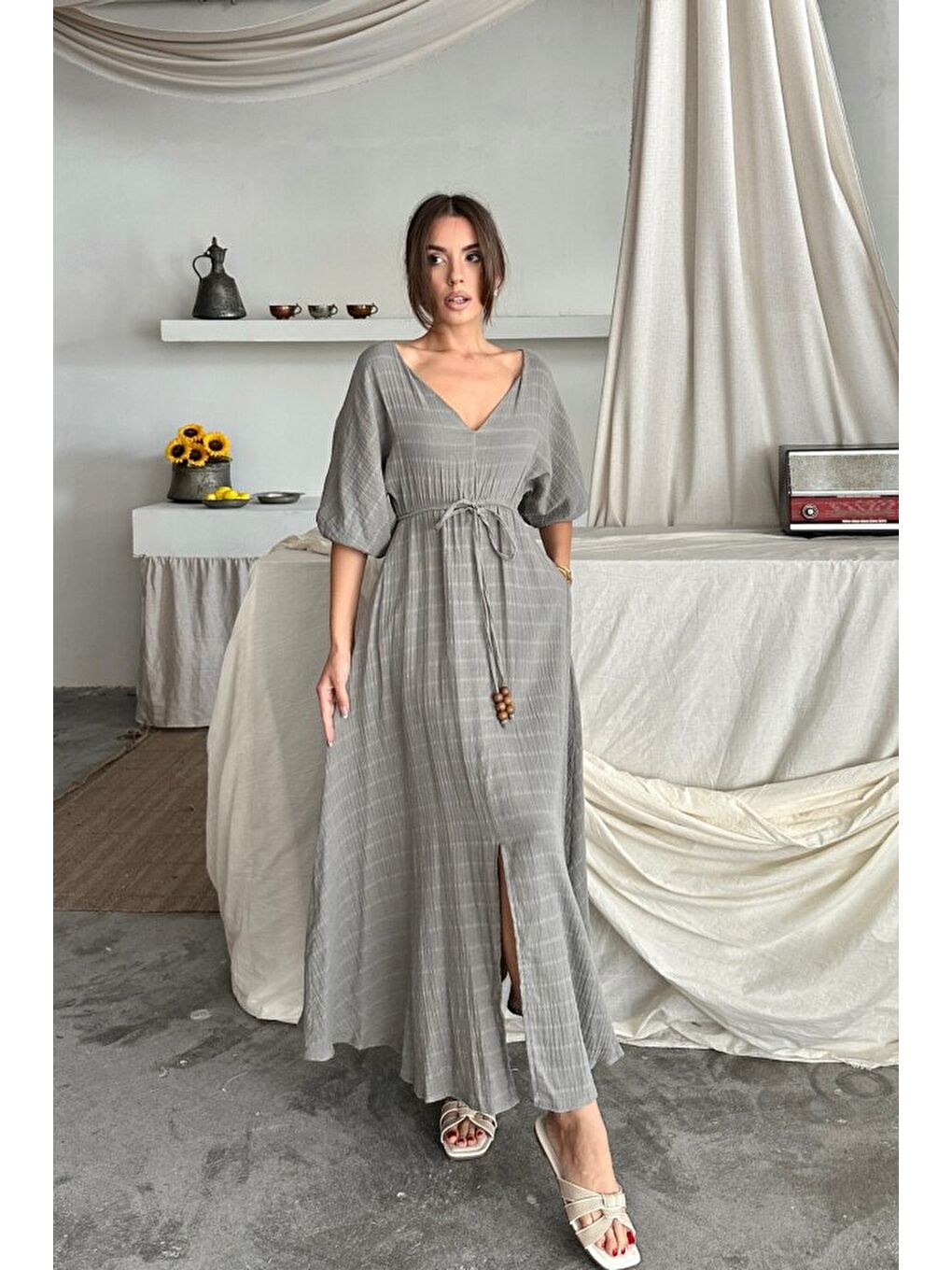 V YAKA BEL BONCUK BAĞLAMALI MÜSLİN ELBİSE YIRTMAÇ DETAYLI - Gri-3