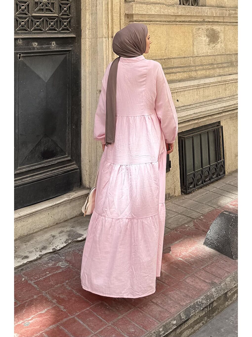 Ön Yarım Düğme Detaylı Müslin Kumaş Tesettür Elbise Pembe-2