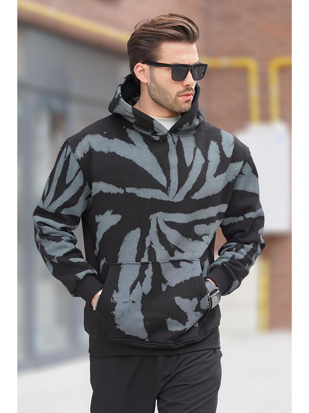 Madmext Siyah Kapüşonlu Cep Detaylı Baskılı Erkek Sweatshirt 7087 - 1