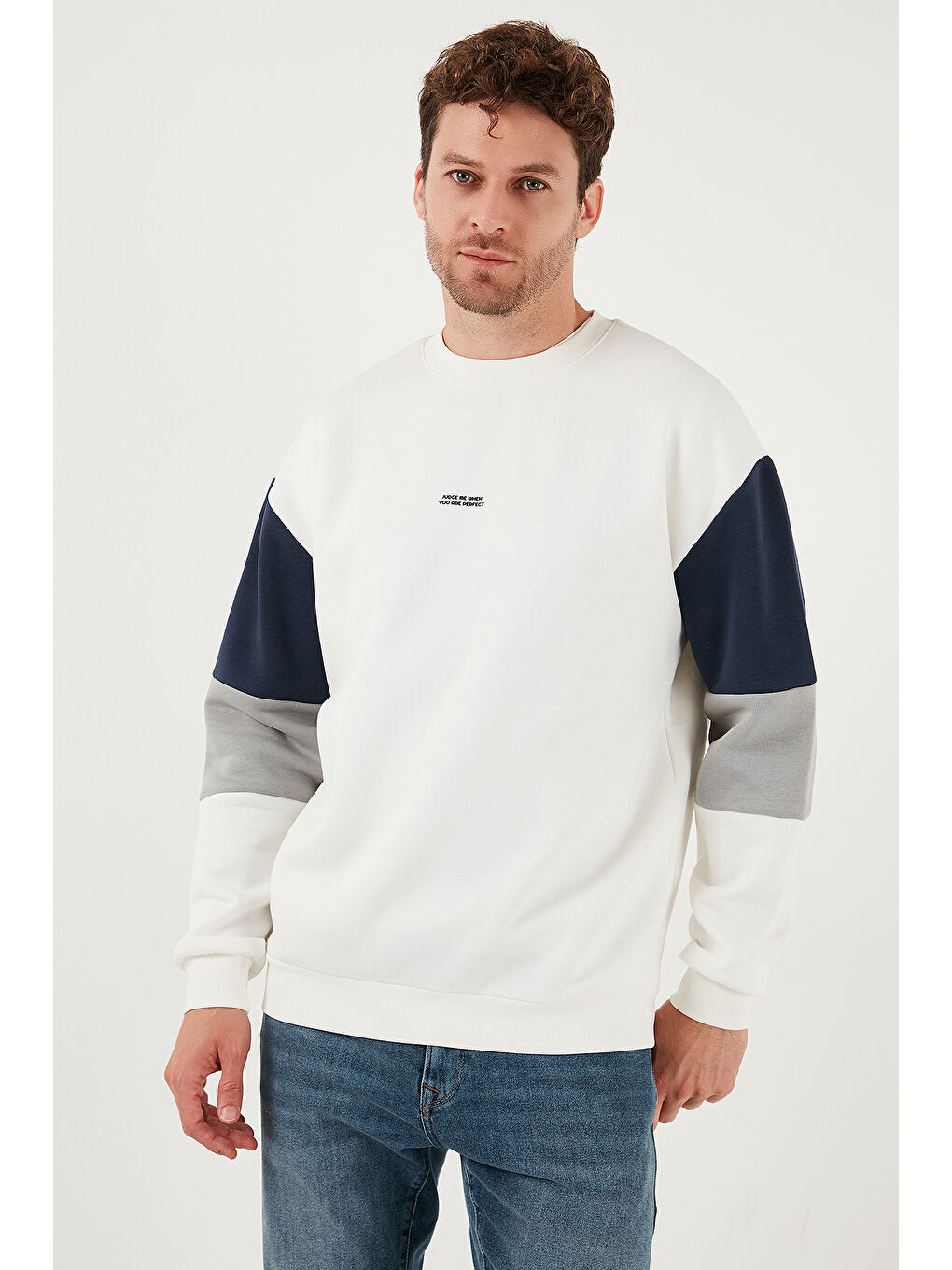 Ekru Pamuklu Relaxed Fit Bisiklet Yaka Şardonlu Renk Bloklu Sweat 5905298T