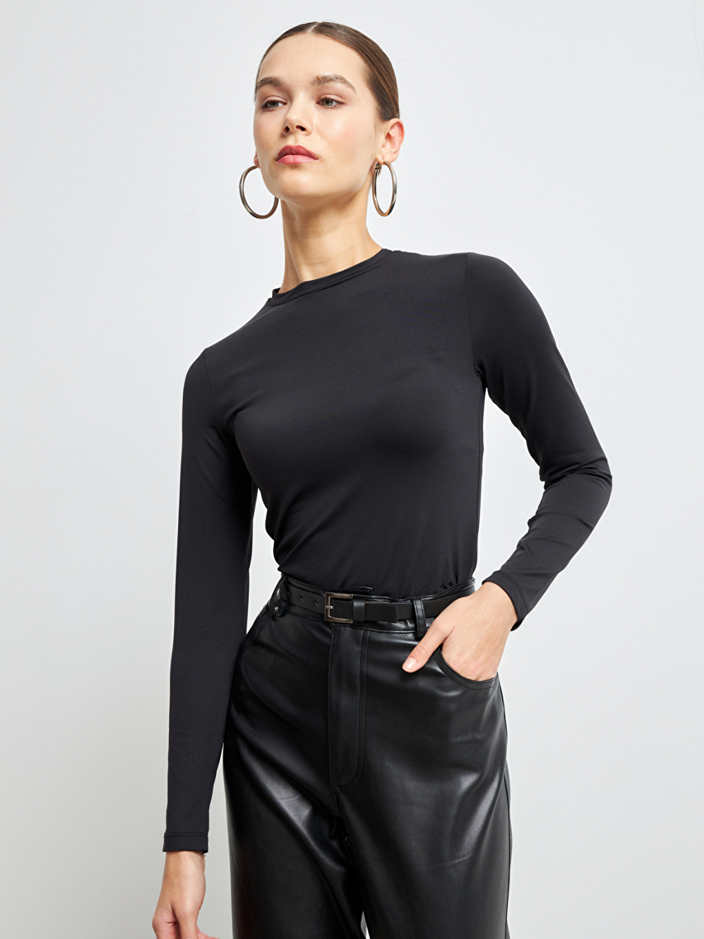 Kadın Siyah Ultra Soft Esnek Bisiklet Yaka Basic Bluz-1