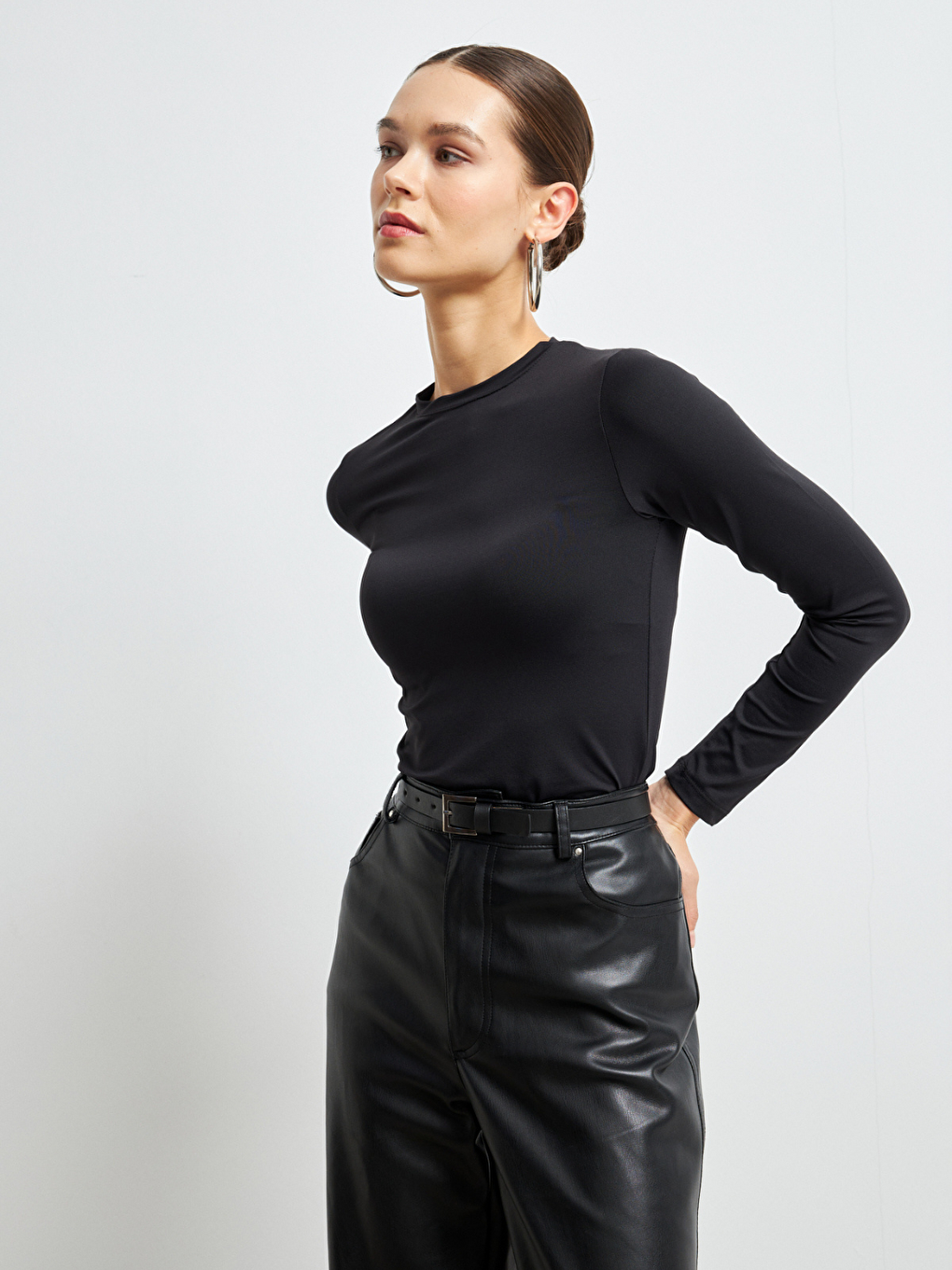 Kadın Siyah Ultra Soft Esnek Bisiklet Yaka Basic Bluz-2