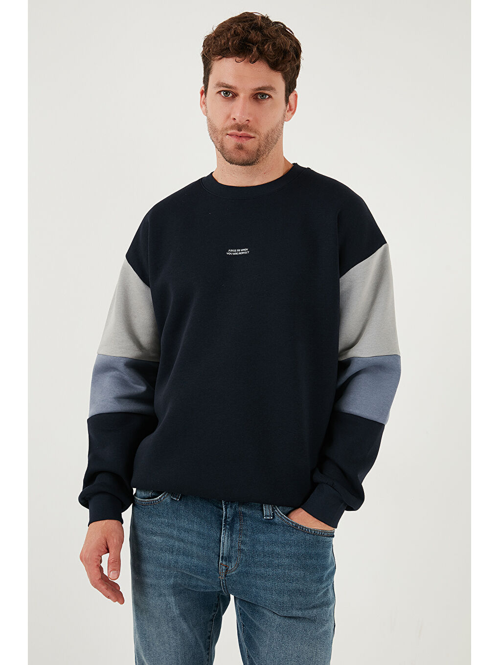 Lacivert Pamuklu Relaxed Fit Bisiklet Yaka Şardonlu Renk Bloklu Sweat 5905298T