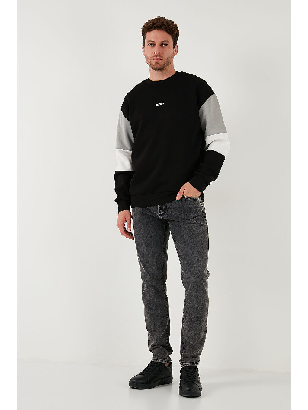 Siyah Pamuklu Relaxed Fit Bisiklet Yaka Şardonlu Renk Bloklu Sweat 5905298T-1