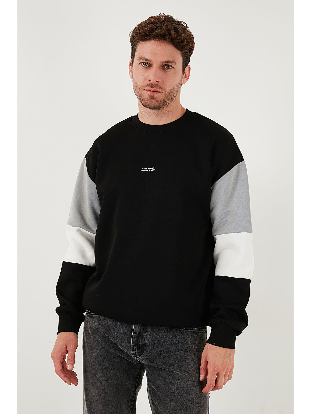 Siyah Pamuklu Relaxed Fit Bisiklet Yaka Şardonlu Renk Bloklu Sweat 5905298T-2