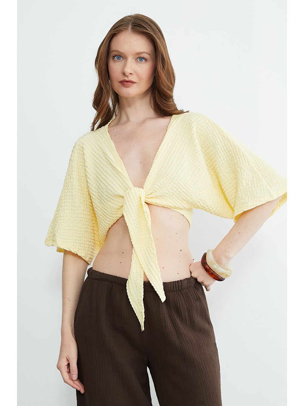 Sarı Önü Bağlamalı Bürümcük Kumaş Crop Bluz