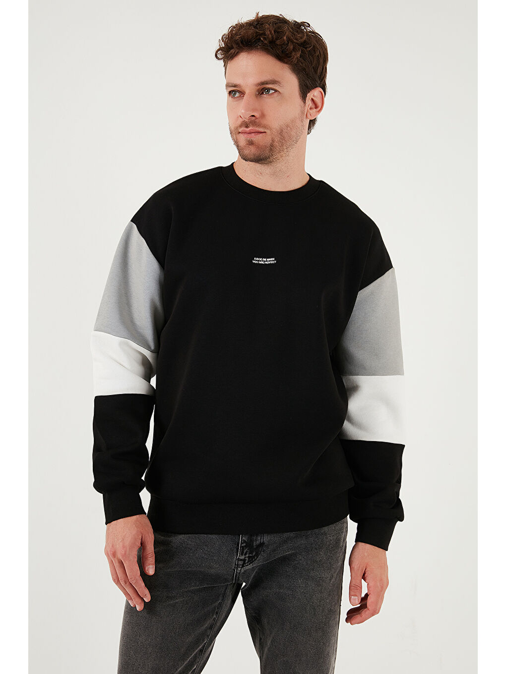 Siyah Pamuklu Relaxed Fit Bisiklet Yaka Şardonlu Renk Bloklu Sweat 5905298T-3