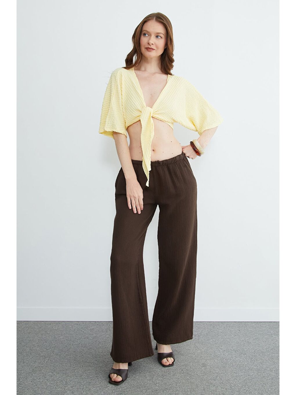 Sarı Önü Bağlamalı Bürümcük Kumaş Crop Bluz-3