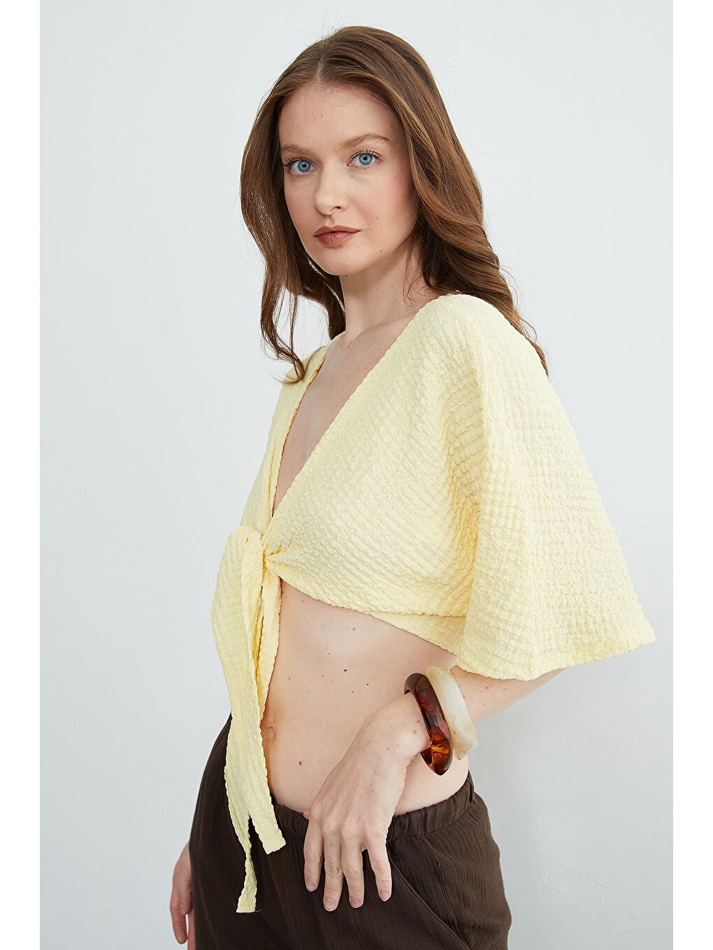 Sarı Önü Bağlamalı Bürümcük Kumaş Crop Bluz-4