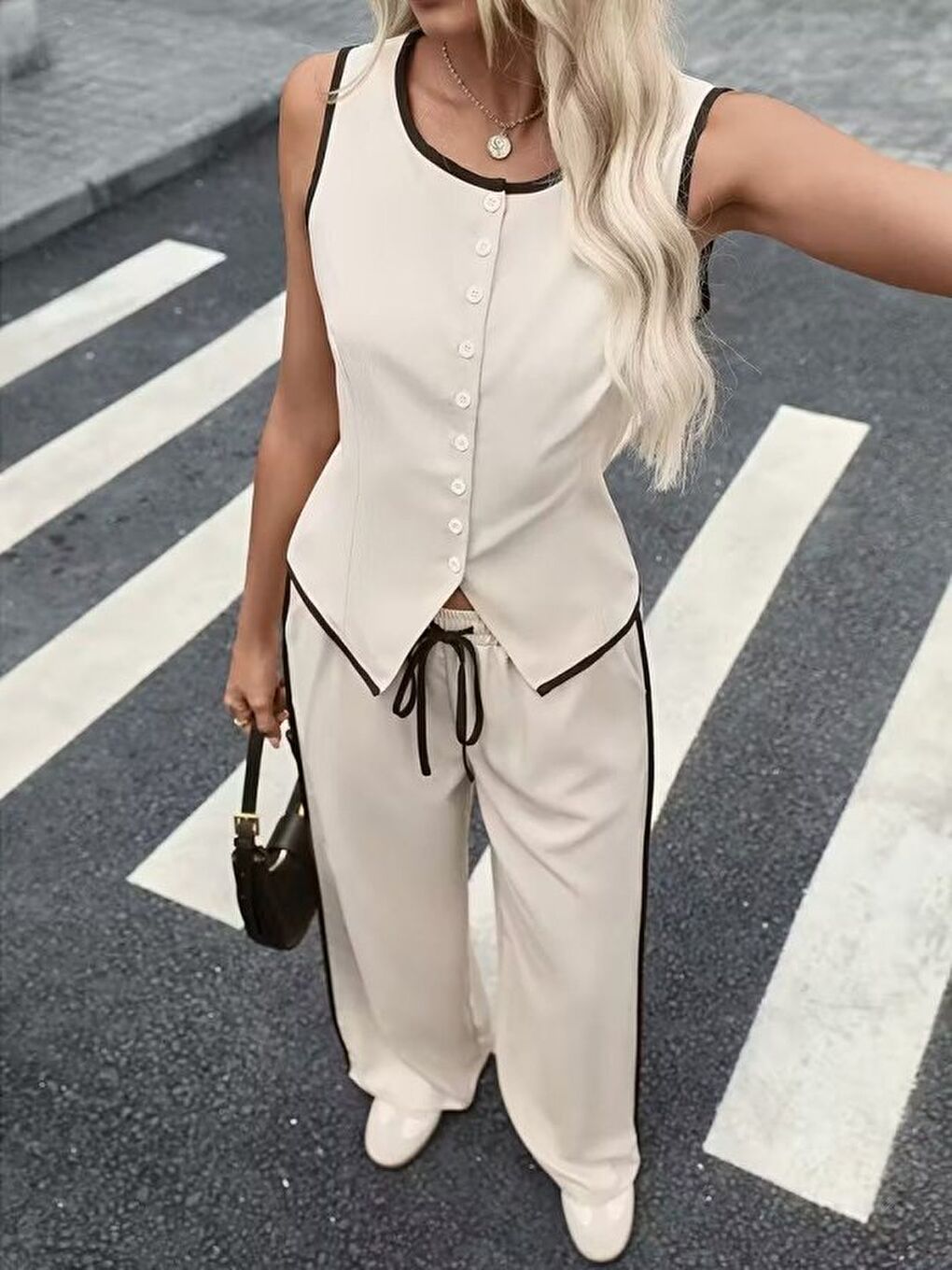 Bej Kadın Kolsuz önü Düğmeli Yelek Ve Pantolon Ikili Takım-1