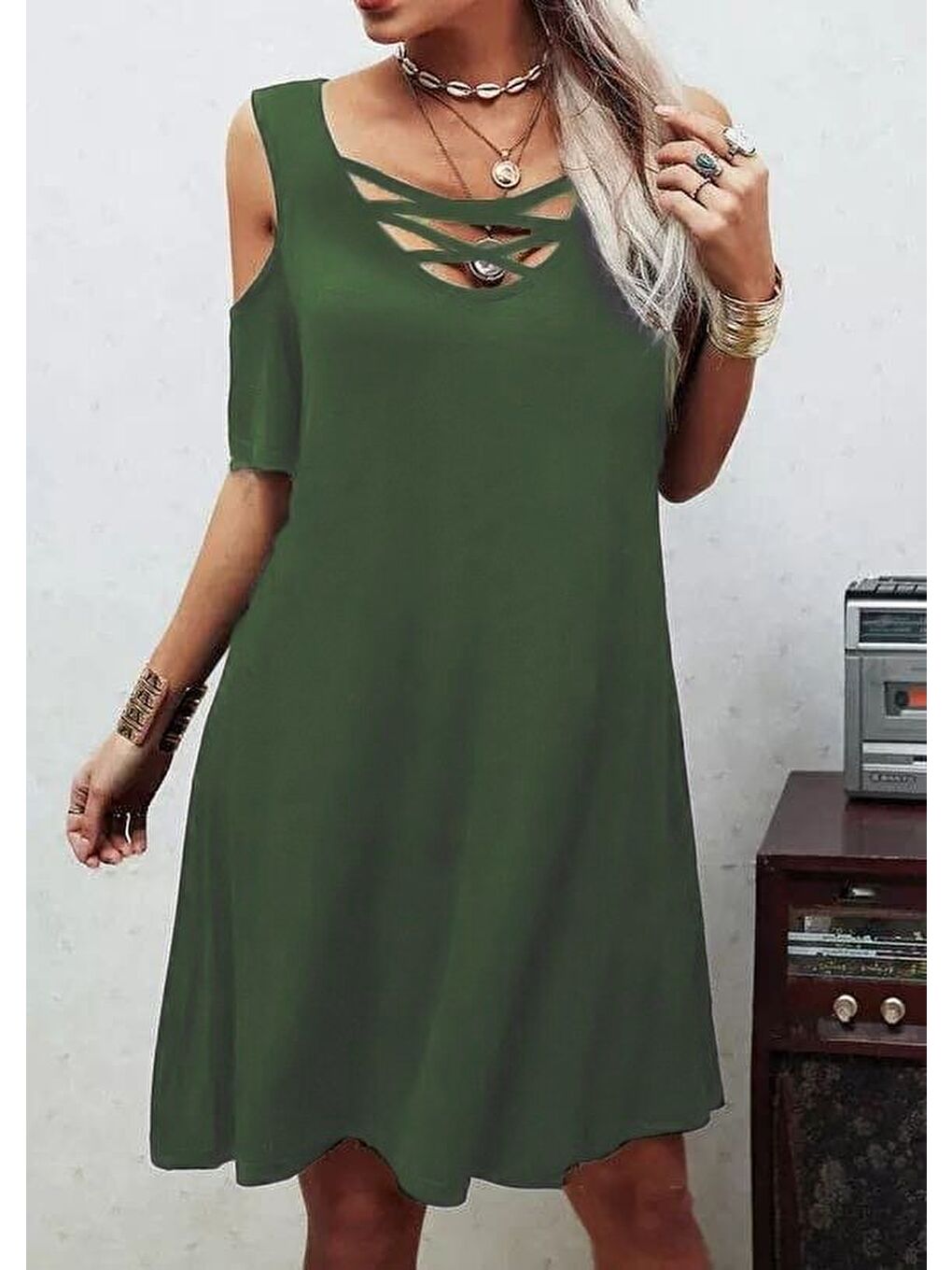 Haki Dekolteli Bağcık Detay Viskon Kumaş Elbise-4