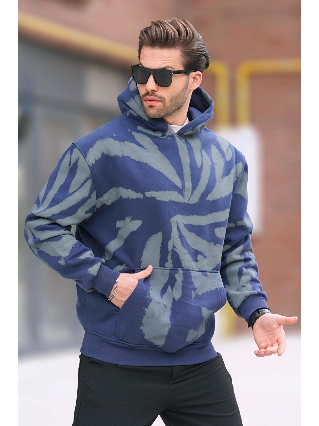 Madmext Lacivert Kapüşonlu Cep Detaylı Baskılı Erkek Sweatshirt 7087 - 1