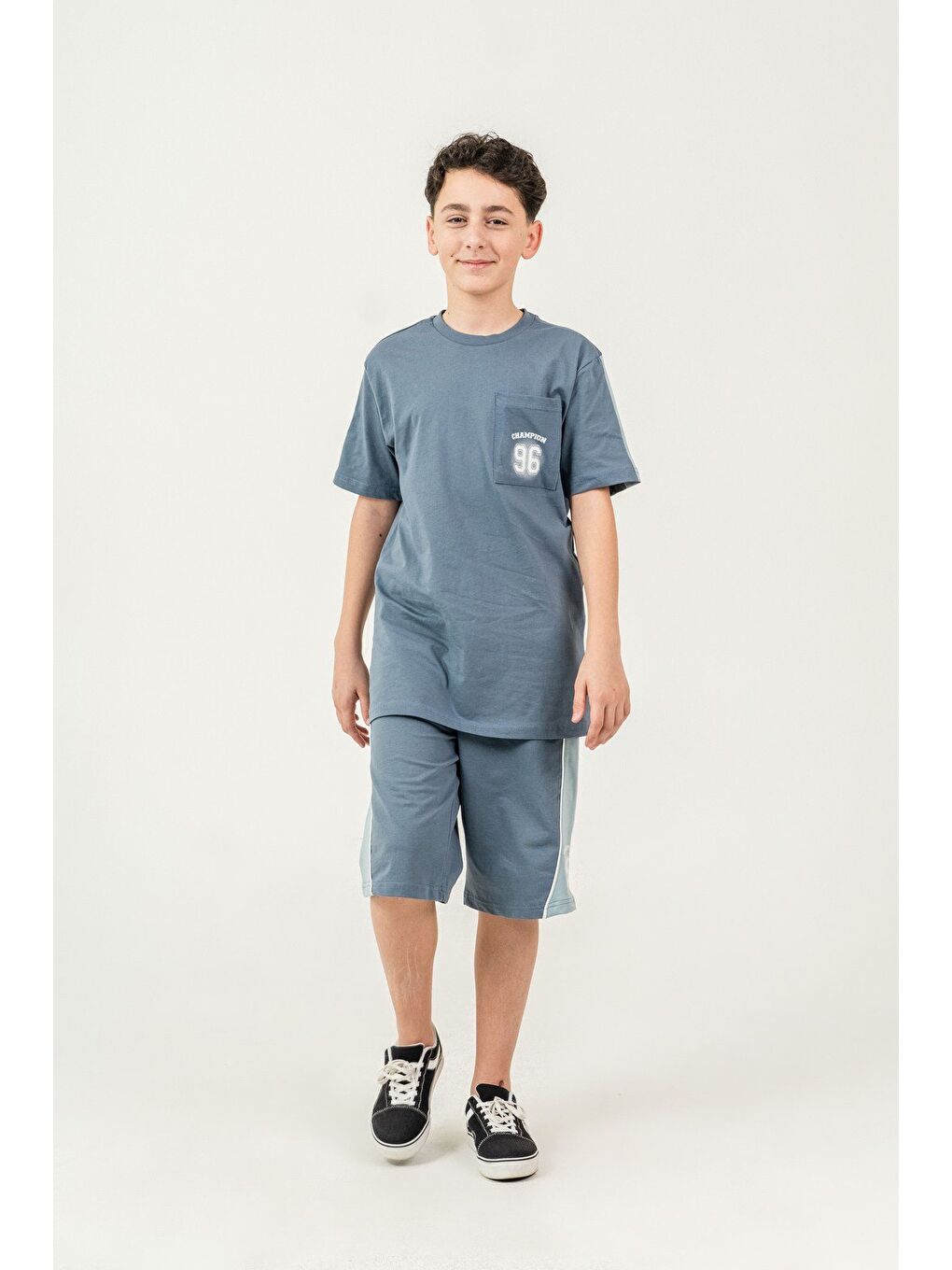 Gri Üst Ön Cep Baskılı Kollar Garnili Alt Yanlar Garnili Erkek Çocuk Şort - Tişört Takımı