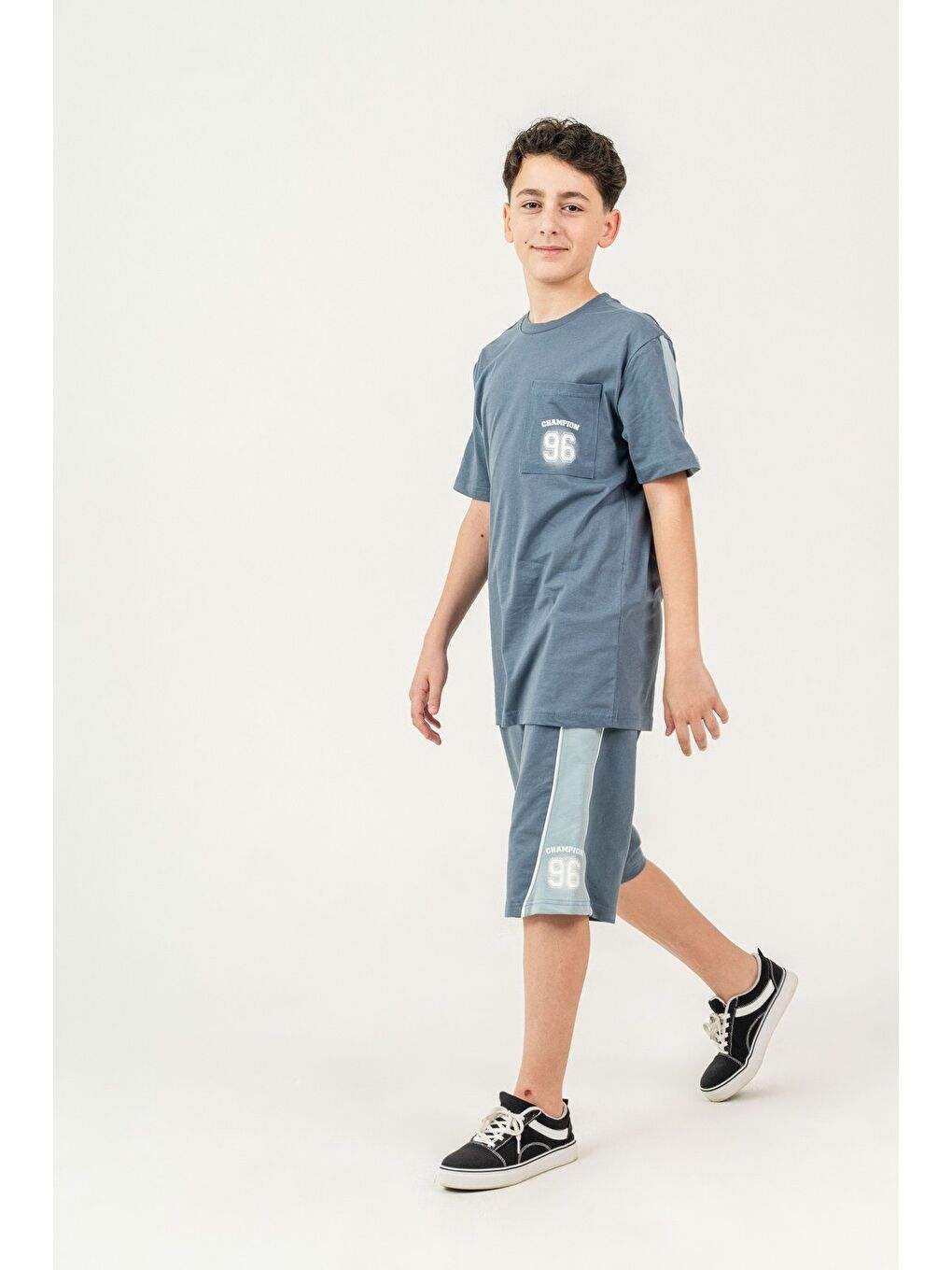 Gri Üst Ön Cep Baskılı Kollar Garnili Alt Yanlar Garnili Erkek Çocuk Şort - Tişört Takımı-1