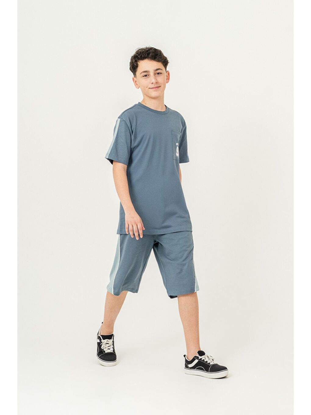 Gri Üst Ön Cep Baskılı Kollar Garnili Alt Yanlar Garnili Erkek Çocuk Şort - Tişört Takımı-2