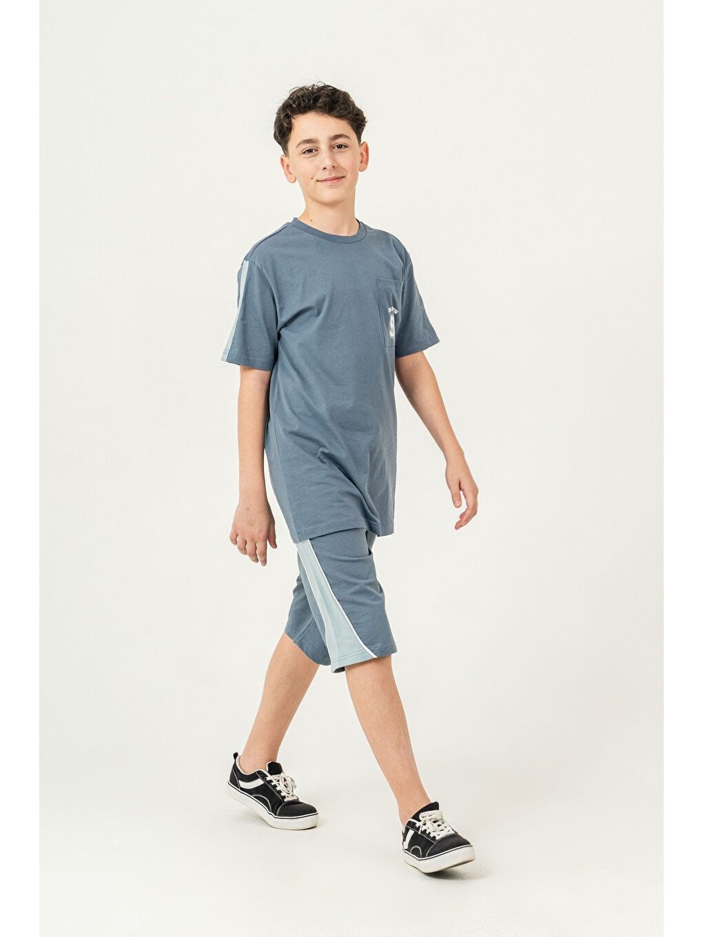 Gri Üst Ön Cep Baskılı Kollar Garnili Alt Yanlar Garnili Erkek Çocuk Şort - Tişört Takımı-3