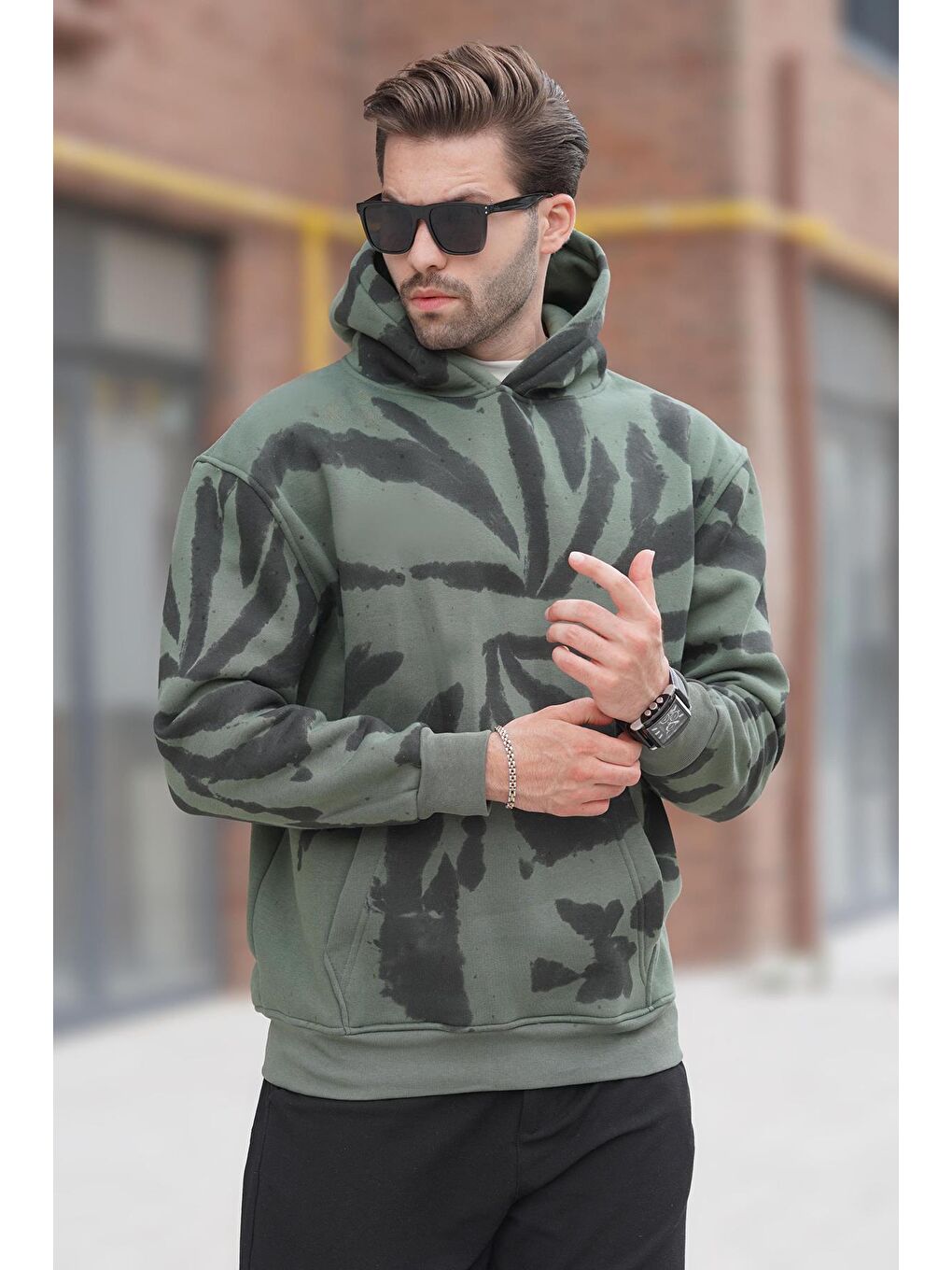 Madmext Haki Kapüşonlu Cep Detaylı Baskılı Erkek Sweatshirt 7087 - 1