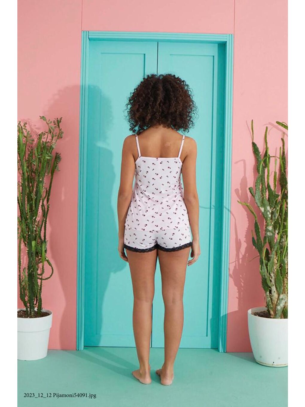 Kadın Pembe Güllü İp Askılı Şortlu Pijama Takımı-1