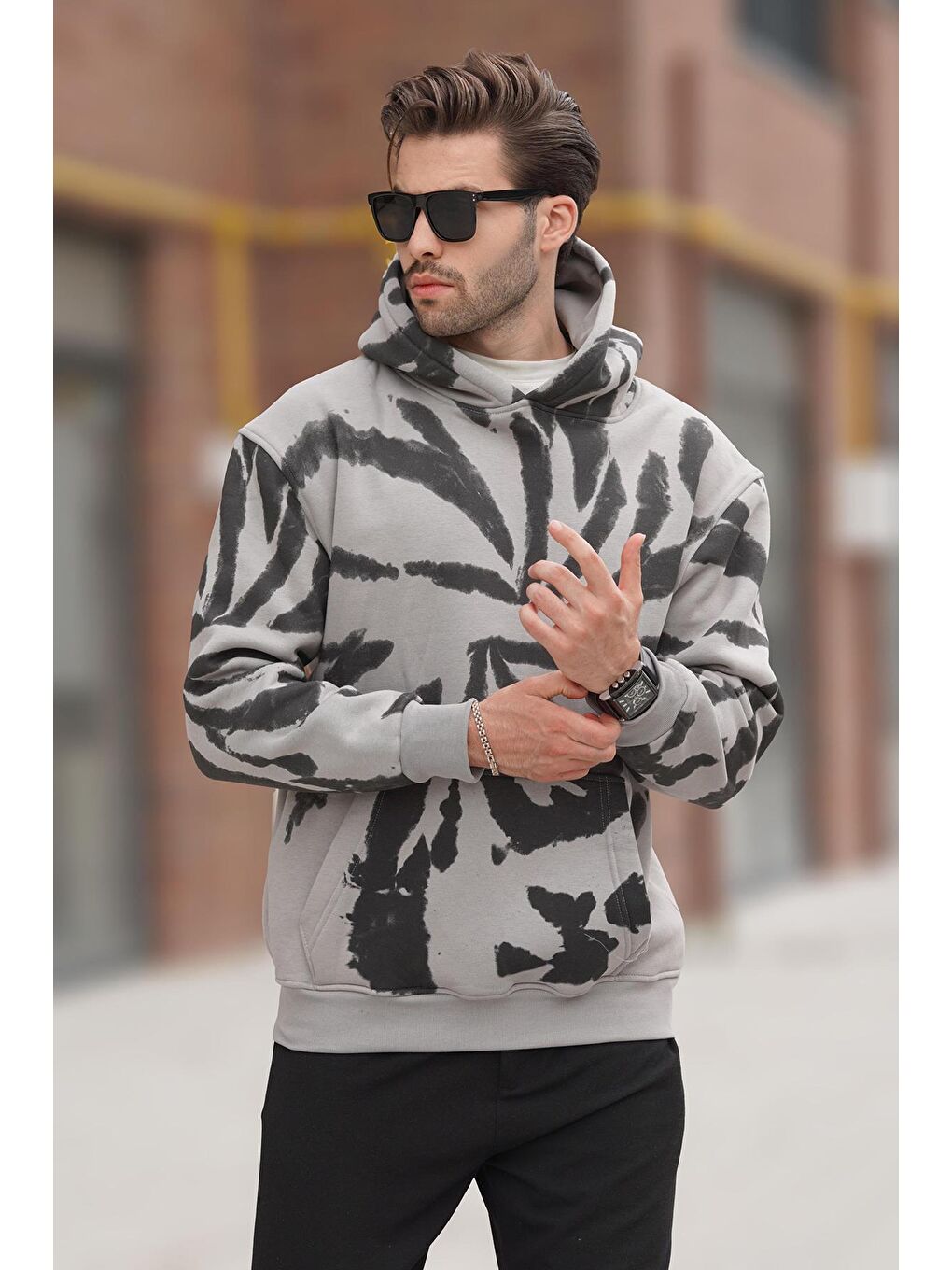 Madmext Gri Baskılı Boyalı Gri Kapüşonlu Cep Detaylı Baskılı Erkek Sweatshirt 7087 - 1