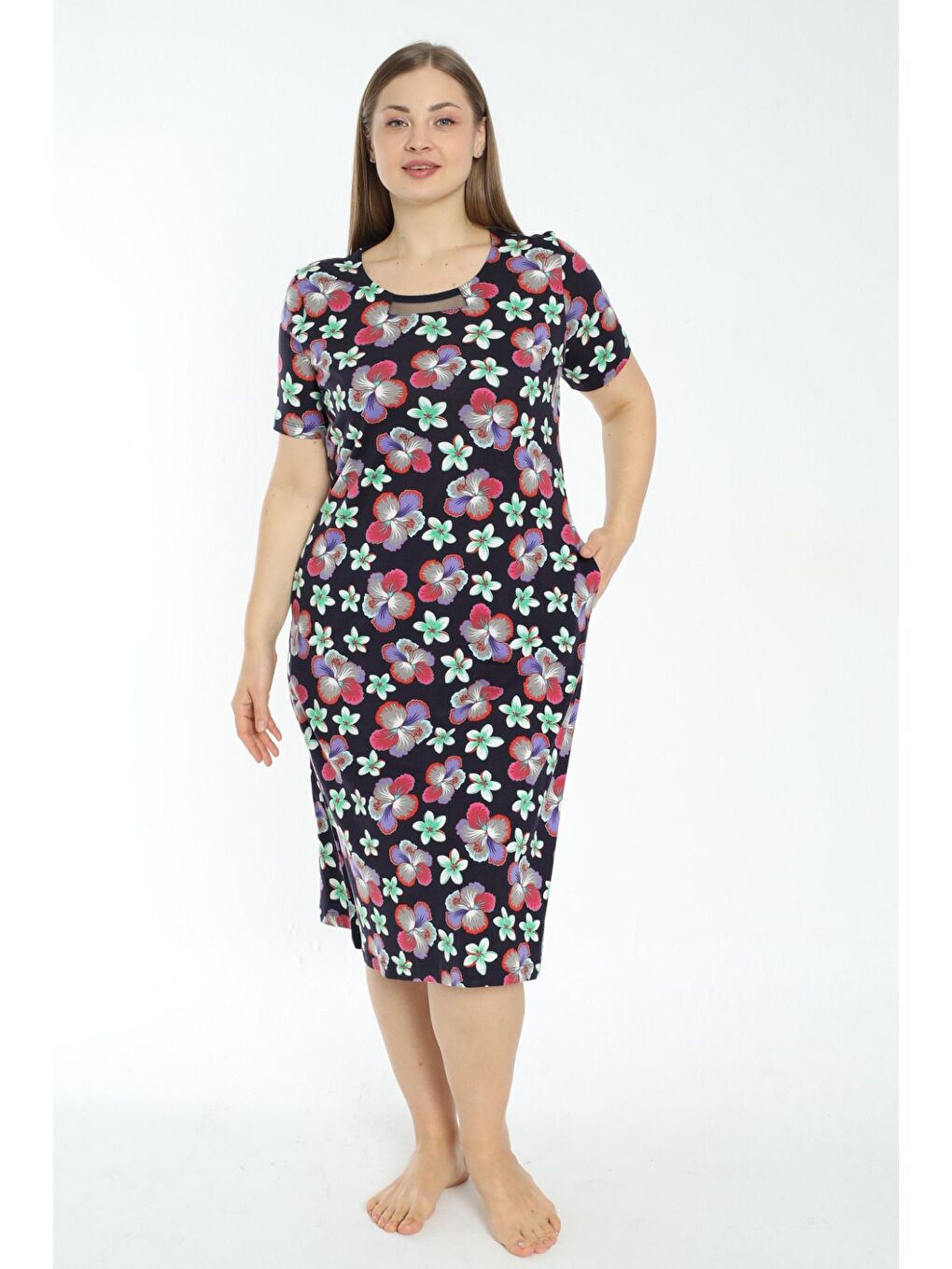 Siyah Kadın Çiçek Desenli Tül Detaylı Cepli Büyük Beden Kısa Kollu Elbise-1