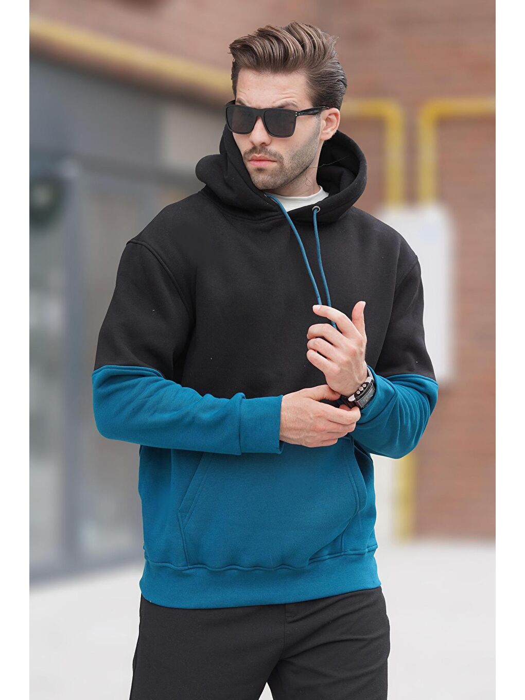 Madmext Siyah Kapüşonlu Renk Bloklu Baskı Detaylı Erkek Sweatshirt 7046