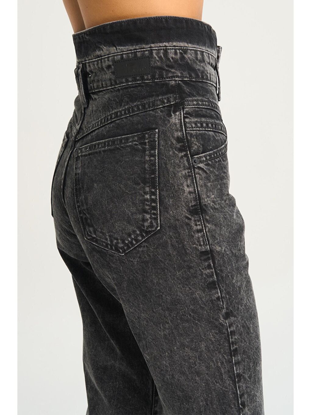 Kadın Antrasit Yüksek Bel Kemer Detaylı Mom Jean Pantolon C 4525-121-4