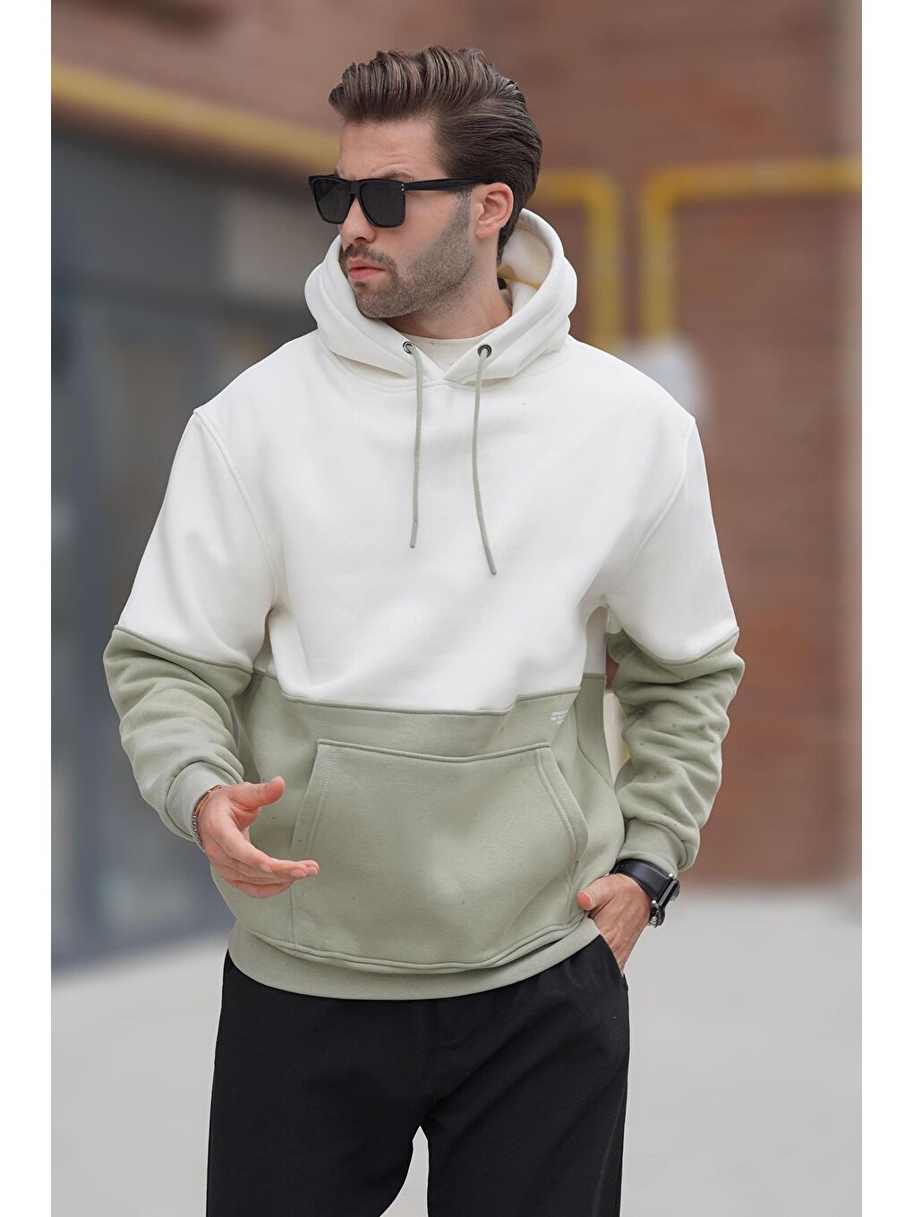 Madmext Ekru Kapüşonlu Renk Bloklu Baskı Detaylı Erkek Sweatshirt 7046