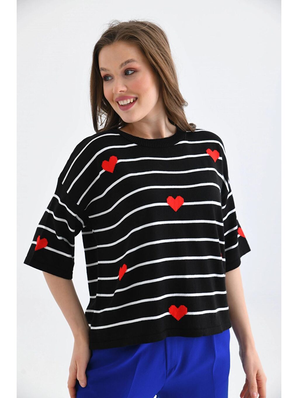 Kadın Oversize Çizgili Siyah Kalp Nakışlı Triko Bluz-1
