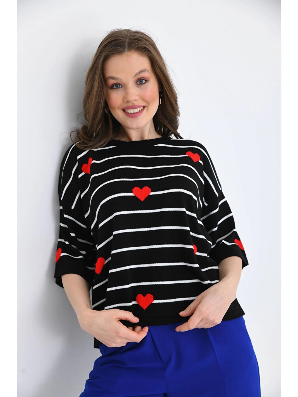 Kadın Oversize Çizgili Siyah Kalp Nakışlı Triko Bluz-2
