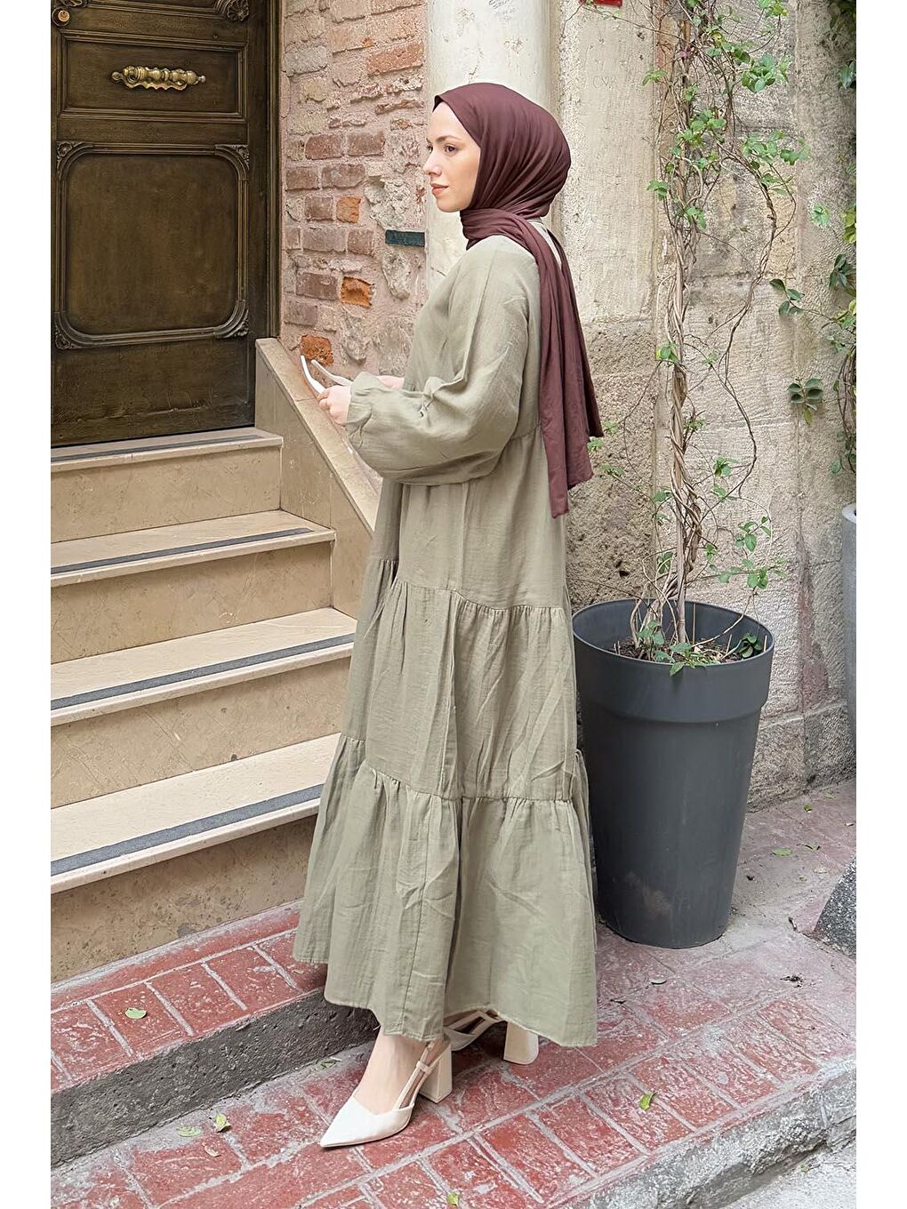 Ön Yarım Düğme Detaylı Müslin Kumaş Tesettür Elbise Yağ Yeşili-1