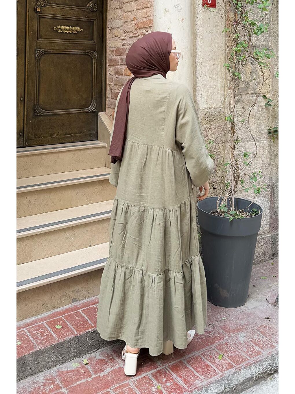 Ön Yarım Düğme Detaylı Müslin Kumaş Tesettür Elbise Yağ Yeşili-3